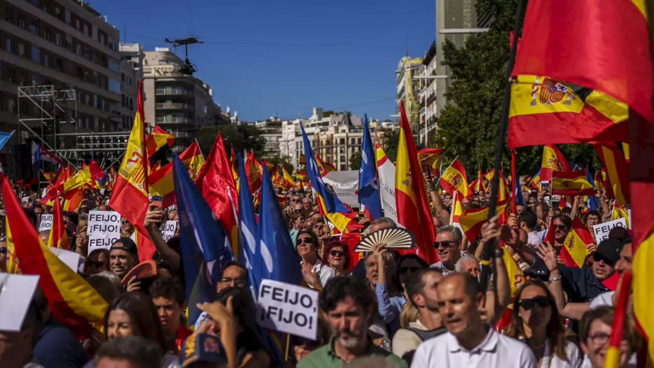 Espagne: une manifestation rassemble plus de 40 000 personnes en soutien au chef de la droite