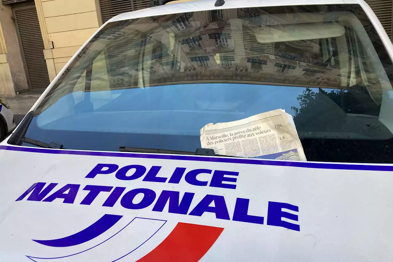 Voiture de police attaquée à Paris lors d'une manifestation : deux suspects présentés à la justice