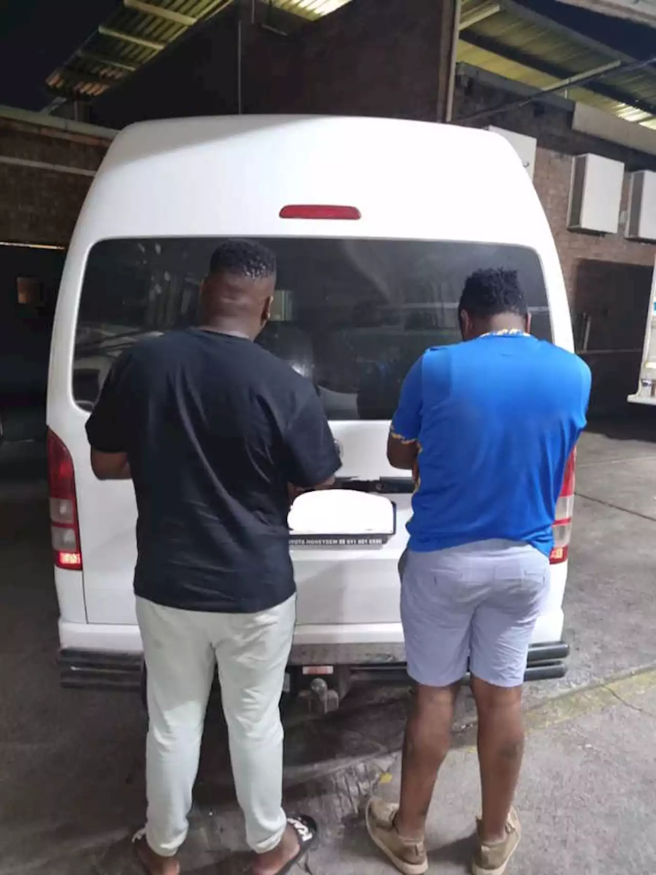 Two suspects apprehended for allegedly attempting to smuggle eight illegal immigrants