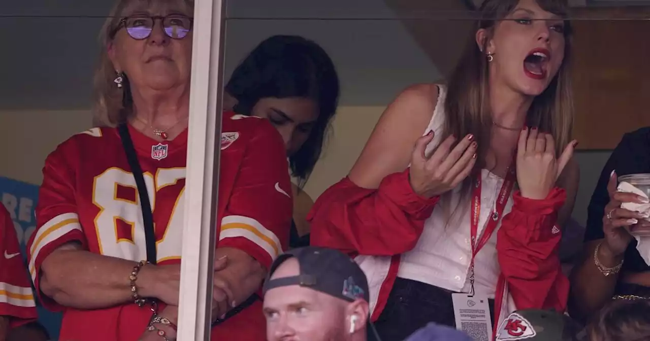 Taylor Swift turns out to see Travis Kelce, Kansas City Chiefs play Chicago Bears