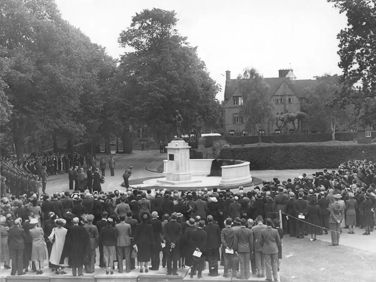 Shrewsbury school in bid to make changes to historic war memorial