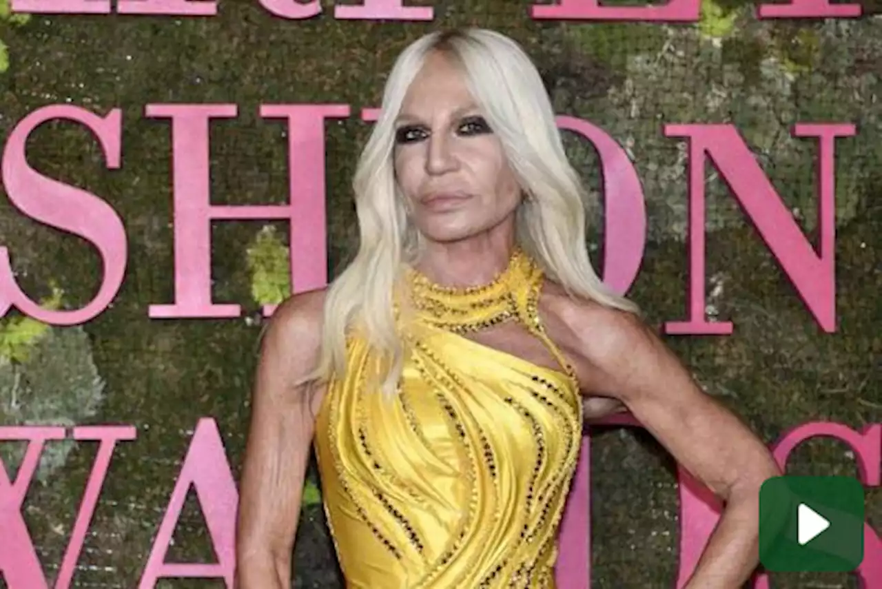 Donatella Versace attacca il governo: 'Sta limitando le nostre libertà'