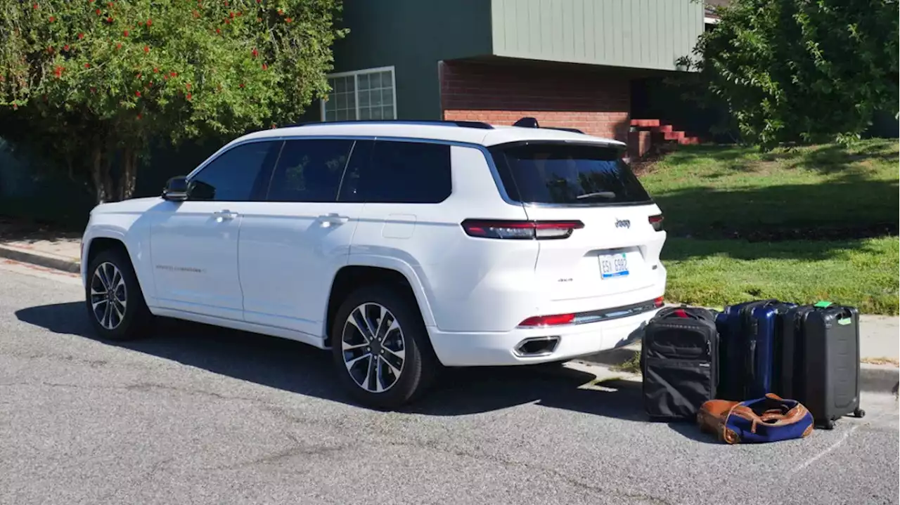 Jeep Grand Cherokee L Luggage Test: How much fits behind the third row?