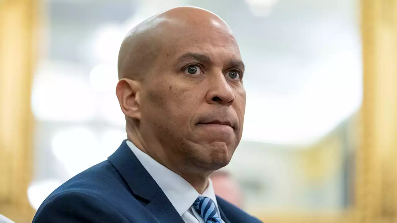 Sen. Booker says fellow New Jersey Democrat Menendez should resign over 'shocking' bribe allegations