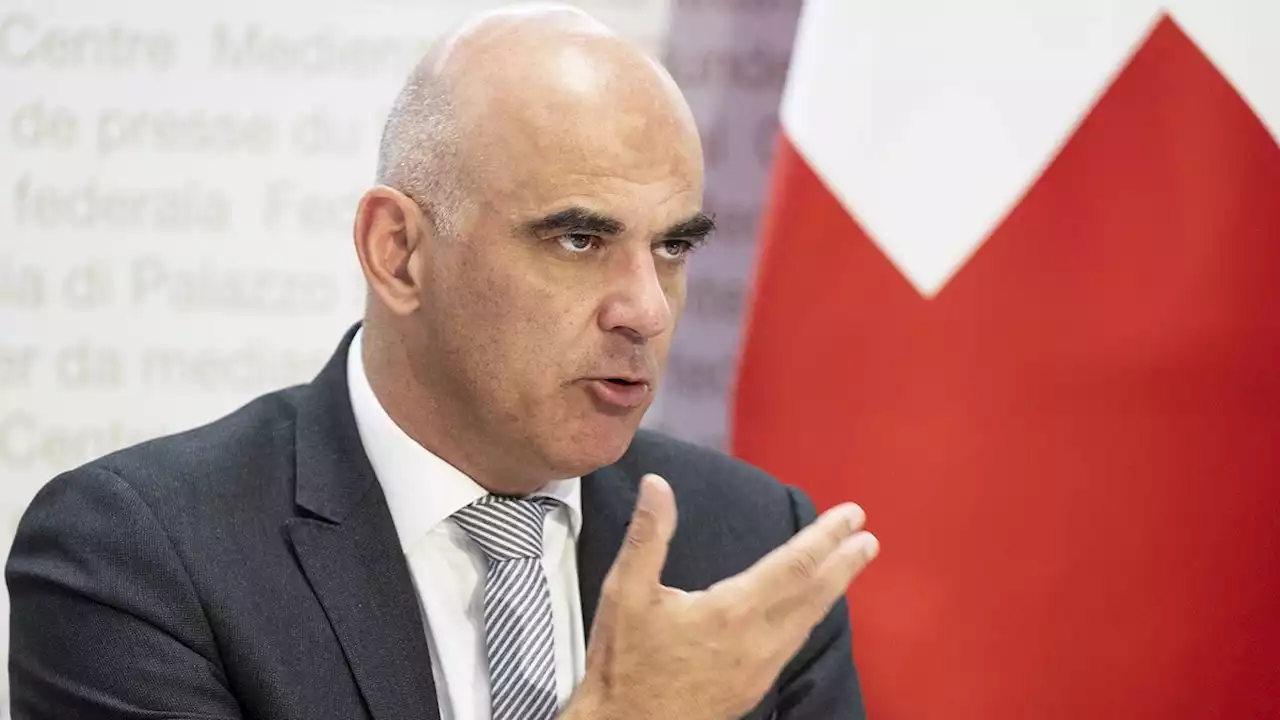 Jetzt live: Alain Berset über Prämienhammer bei Krankenkassen