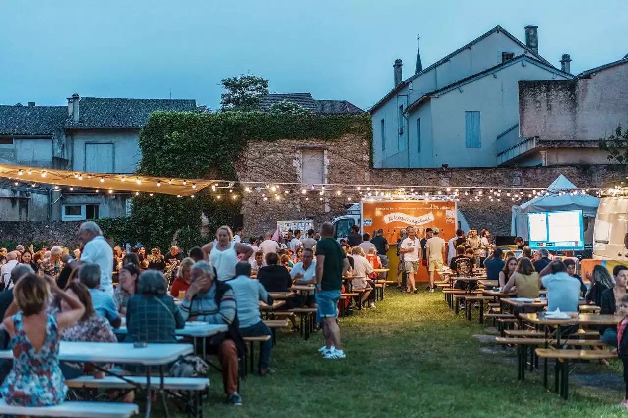 Gironde : le plus petit festival de bières au monde ouvre dans une ambiance 'guinguette'