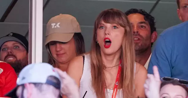 Se agota la chaqueta vaquera '1989' de Travis Kelce por el spot de Taylor  Swift