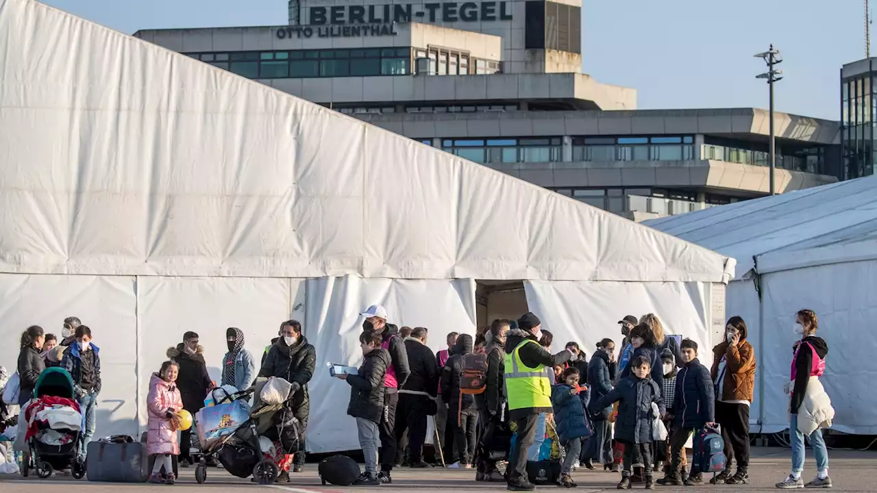 Berlins Regierender Wegner schlägt Flüchtlings-Alarm