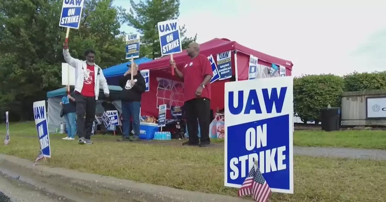 Bolingbrook, Naperville join other UAW auto workers on strike