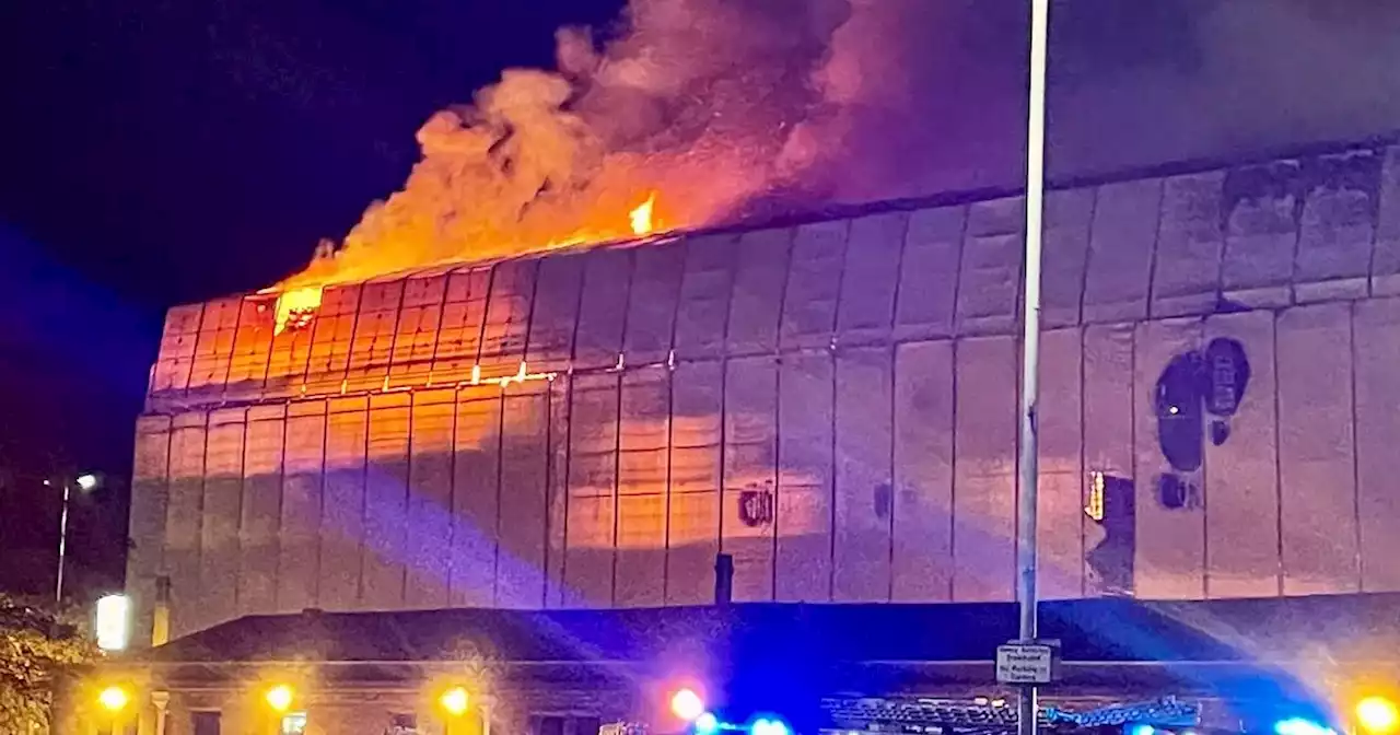 Residents near Station Hotel told to 'close windows and doors' during huge fire