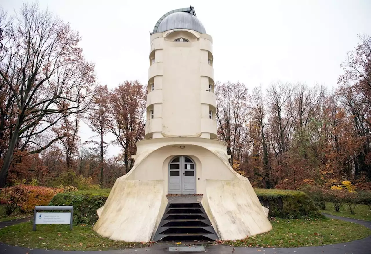 Denkmäler: Hommage an einen Revolutionär - Einsteinturm wieder eröffnet