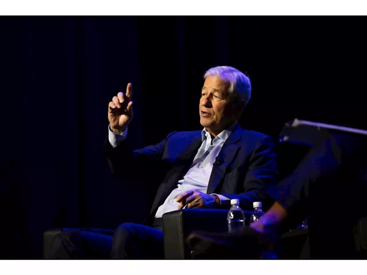 Dimon Warns World May Not Be Ready for Fed at 7%, TOI Says