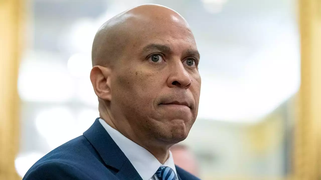 Sen. Booker says fellow New Jersey Democrat Menendez should resign over 'shocking' bribe allegations