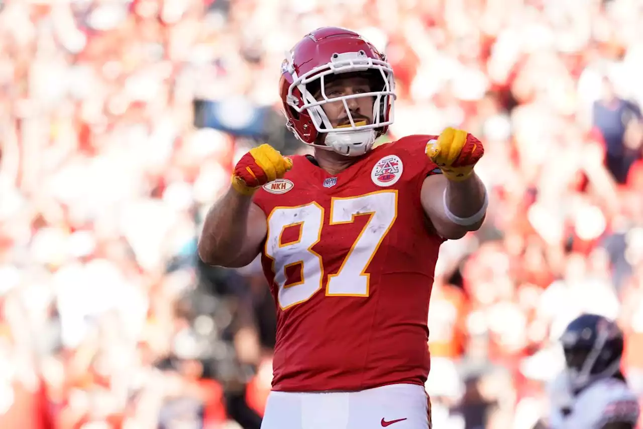 Travis Kelce jersey sales jump nearly 400% after Taylor Swift attends Kansas City-Chicago game