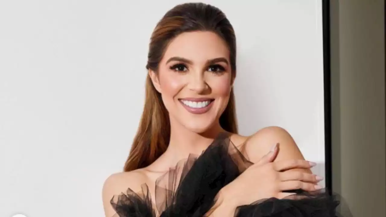 Yamile Dajud, Miss Universo Argentina marca la tendencia en el bikini azul agua de corte alto