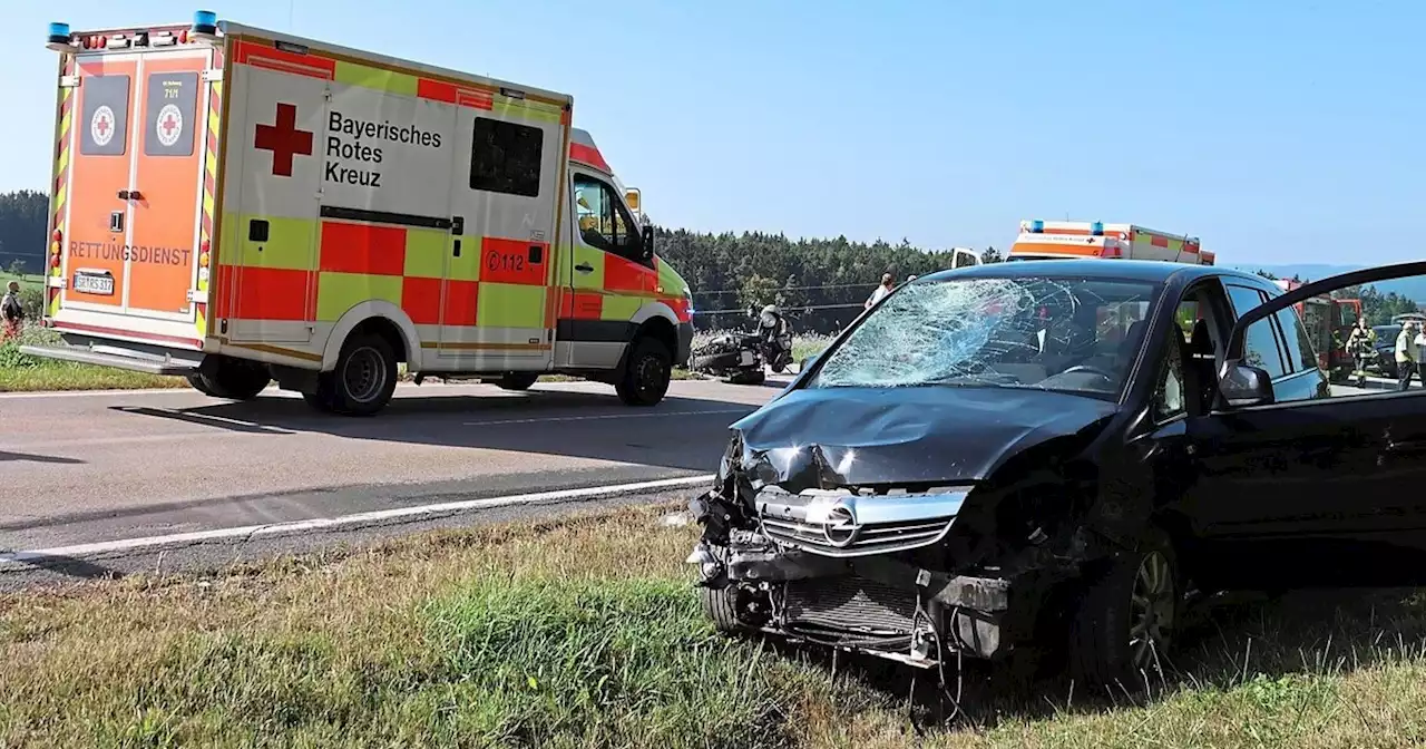 Motorradfahrer bei Zusammenstoß mit Auto tödlich verunglückt