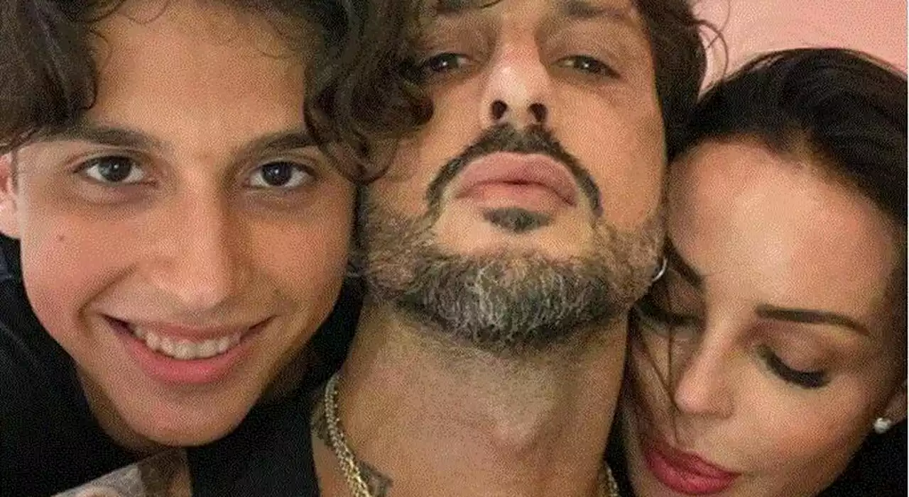 Carlos Corona, il figlio di Fabrizio Corona e Nina Moric ha una malattia genetica. Cos'è la psicosi transitoria acuta e come si cura