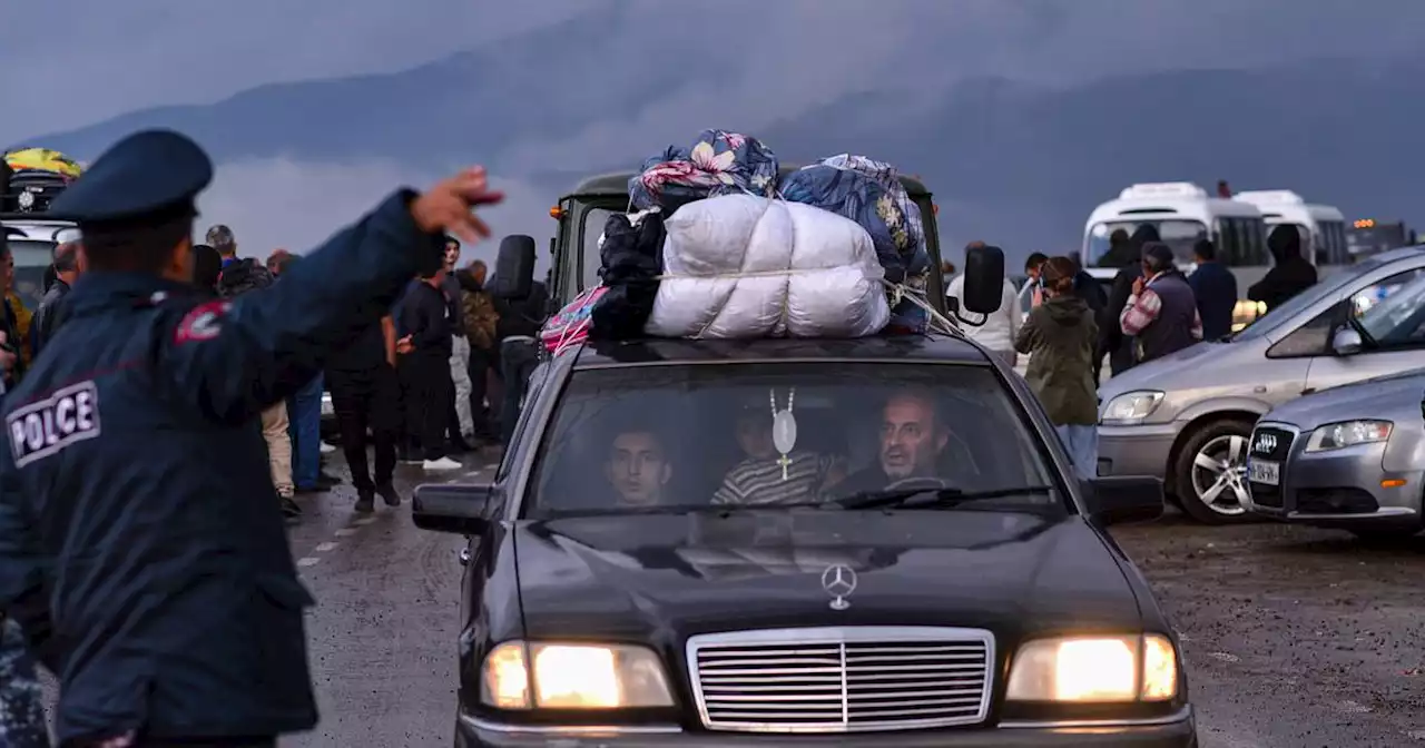 Nagorno-Karabakh: Thousands flee over ethnic cleansing fears as Russia, US trade blame