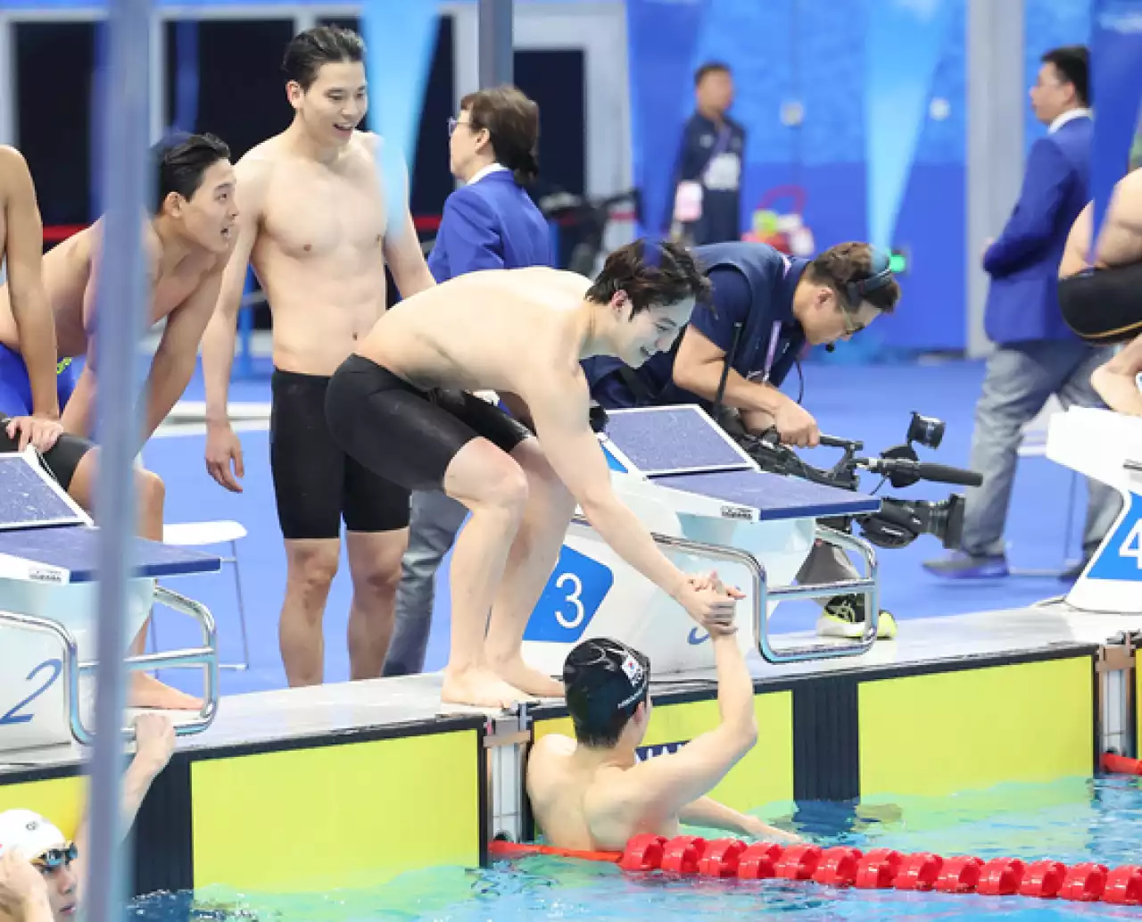 '한국 수영, 이제 아시아 2등이다'…혼계영 대표팀, 한국 新으로 값진 은메달