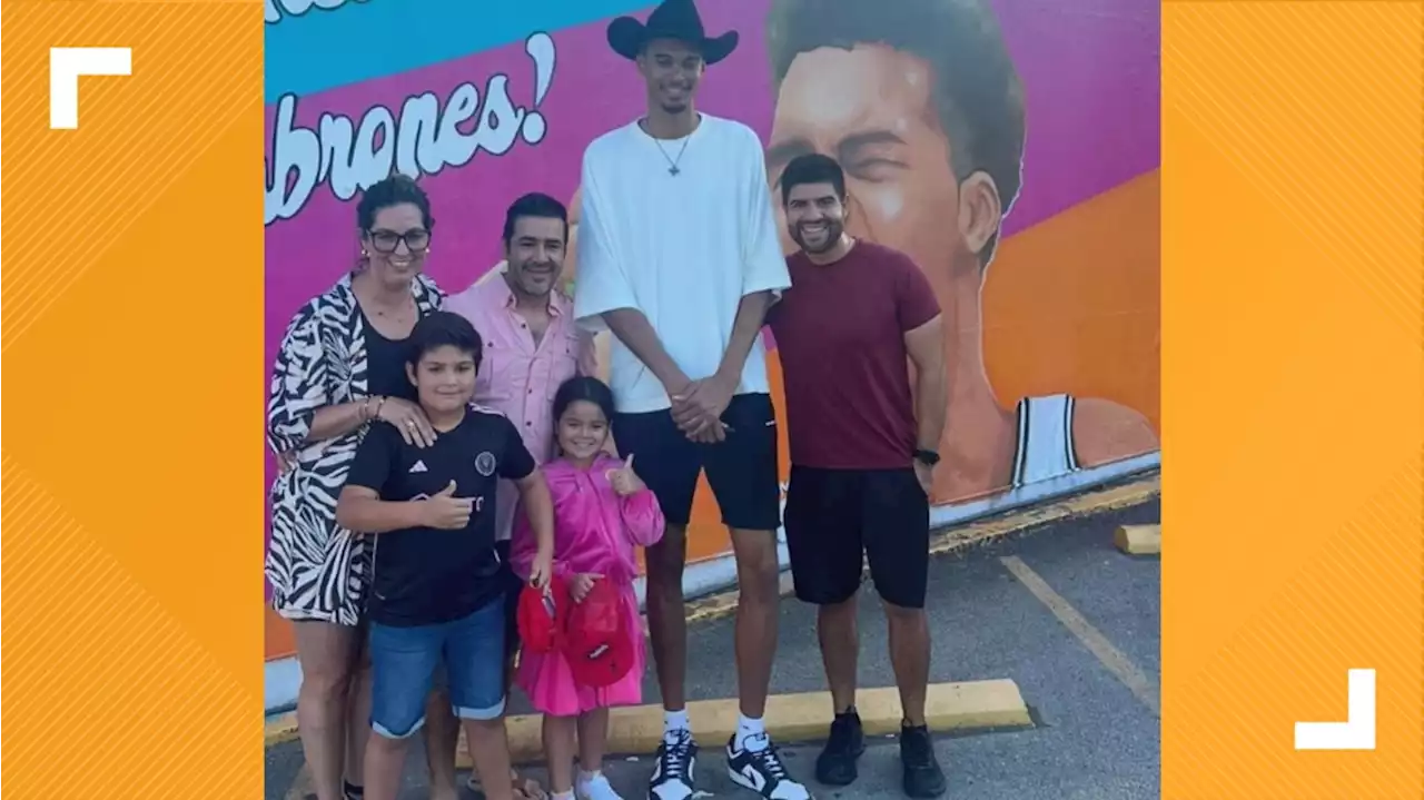 LOOK: Spurs' Victor Wembanyama enjoys San Antonio tacos at his recent mural visit