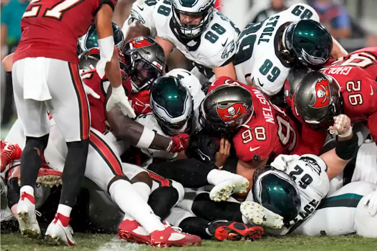 Jalen Hurts throws for TD, runs for another as Eagles thump Buccaneers 25-11  to remain unbeaten – KGET 17