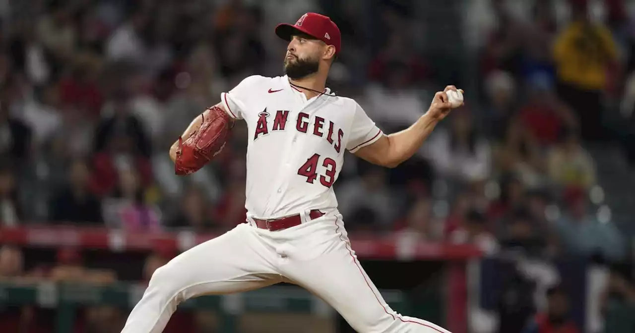 Angels starting pitcher Patrick Sandoval leaves game with right oblique tightness