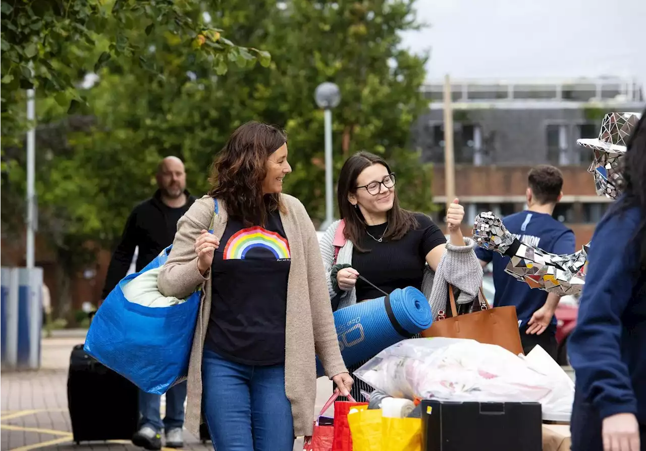 19 pictures of new and returning students coming back to Preston to study at UCLan