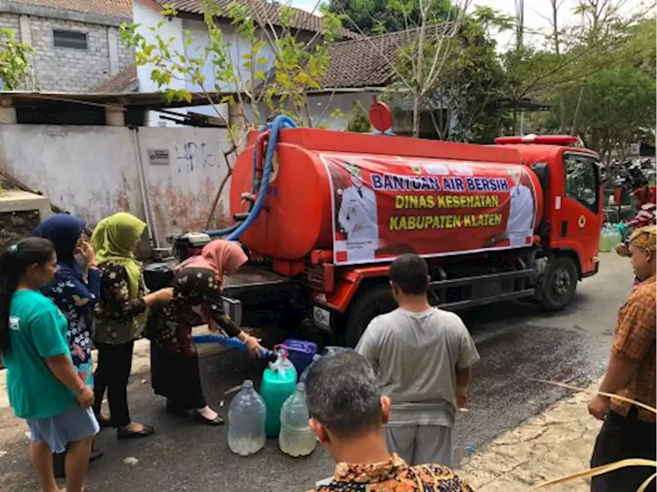 Bantu Warga Terdampak El Nino, BPBD Klaten dan Program CSR Giatkan Droping Air Bersih