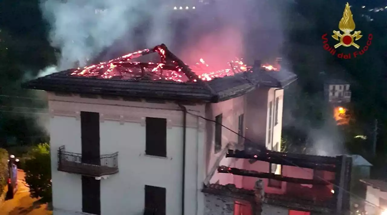 Genova, incendio in una palazzina: salvati tre anziani