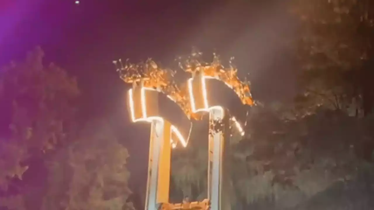 Passengers get stuck upside down on Lumberjack ride in Ontario for almost 30 minutes