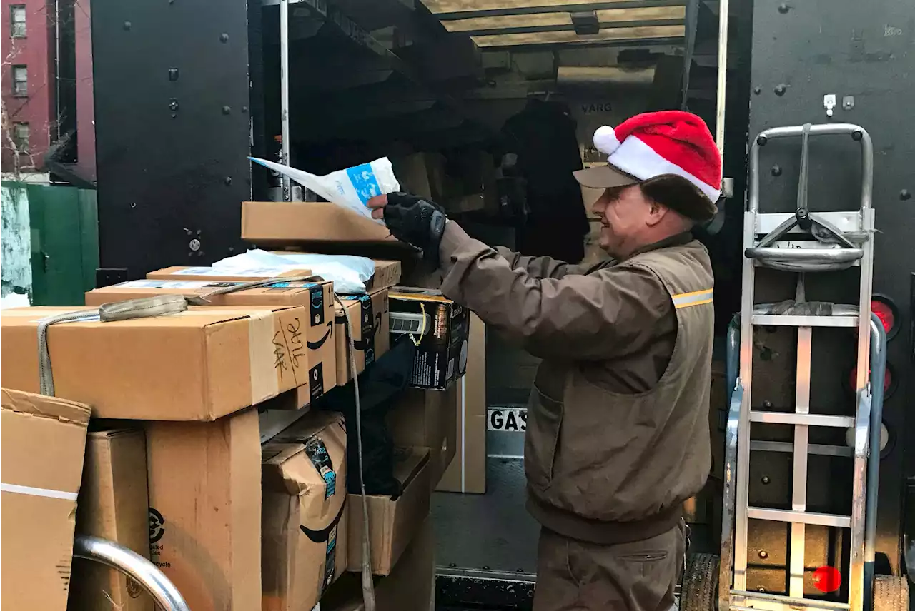 UPS to hire 100,000 holiday workers with Teamsters pay bump