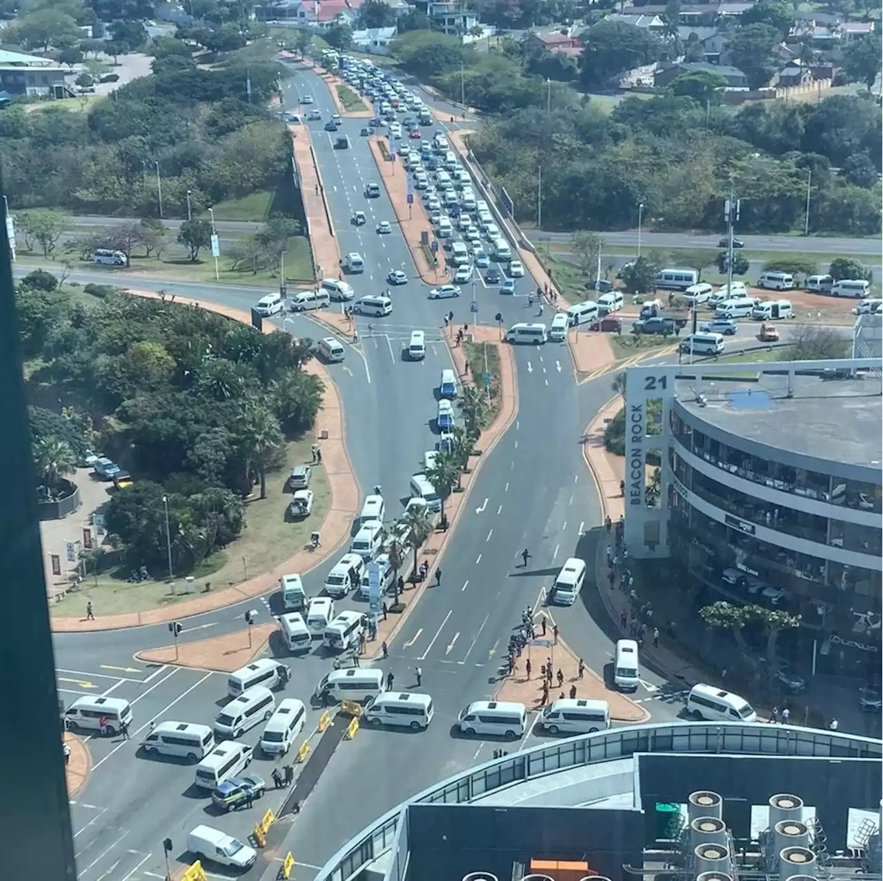 Oceans Umhlanga taxi rank dispute: eThekwini municipality, taxi bosses mulling solutions