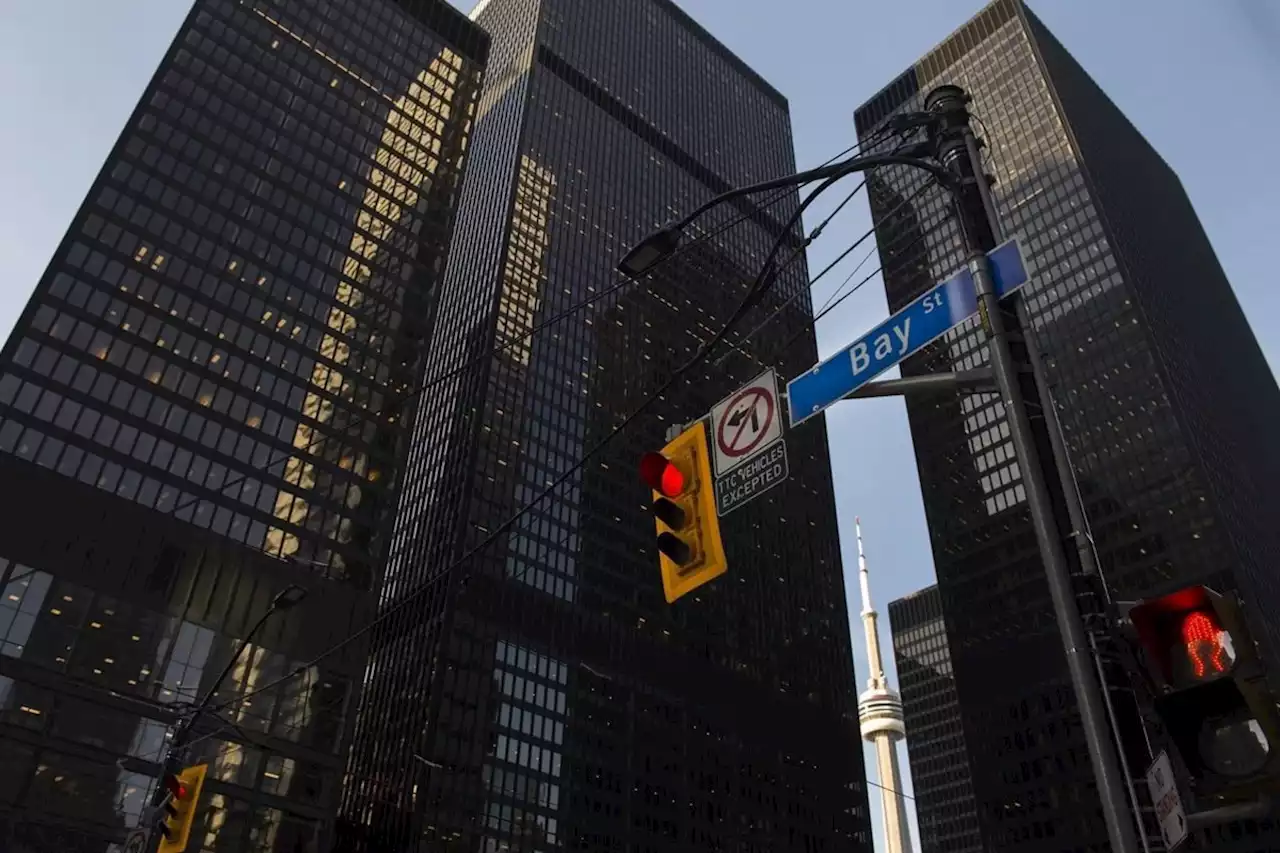 S&P/TSX composite down nearly 200 points, U.S. stock markets also tumble