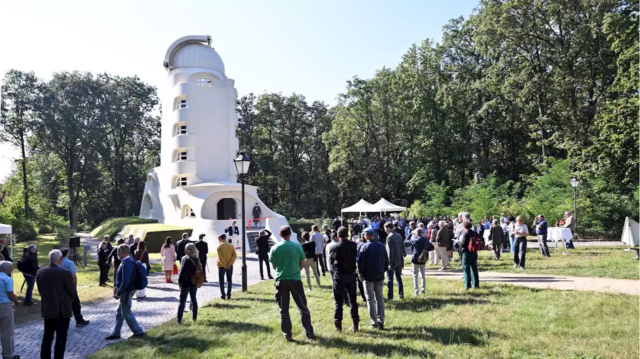 Architekturikone mit Mängeln: Potsdamer Einsteinturm nach Sanierung wieder eröffnet