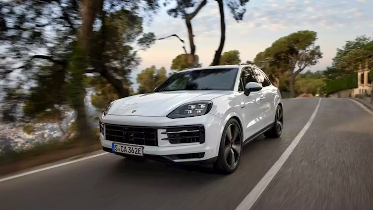 2024 Porsche Cayenne S E-Hybrid Photo Gallery