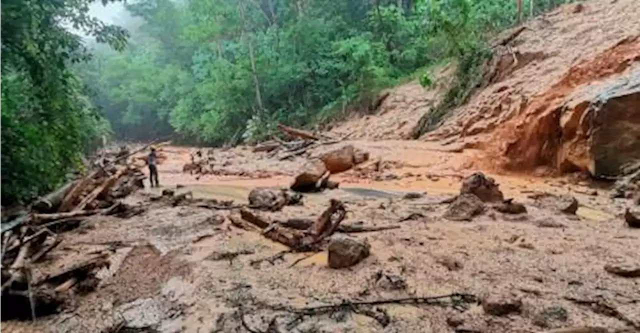 Kubu Gajah-Sumpitan road closed temporarily due to landslide