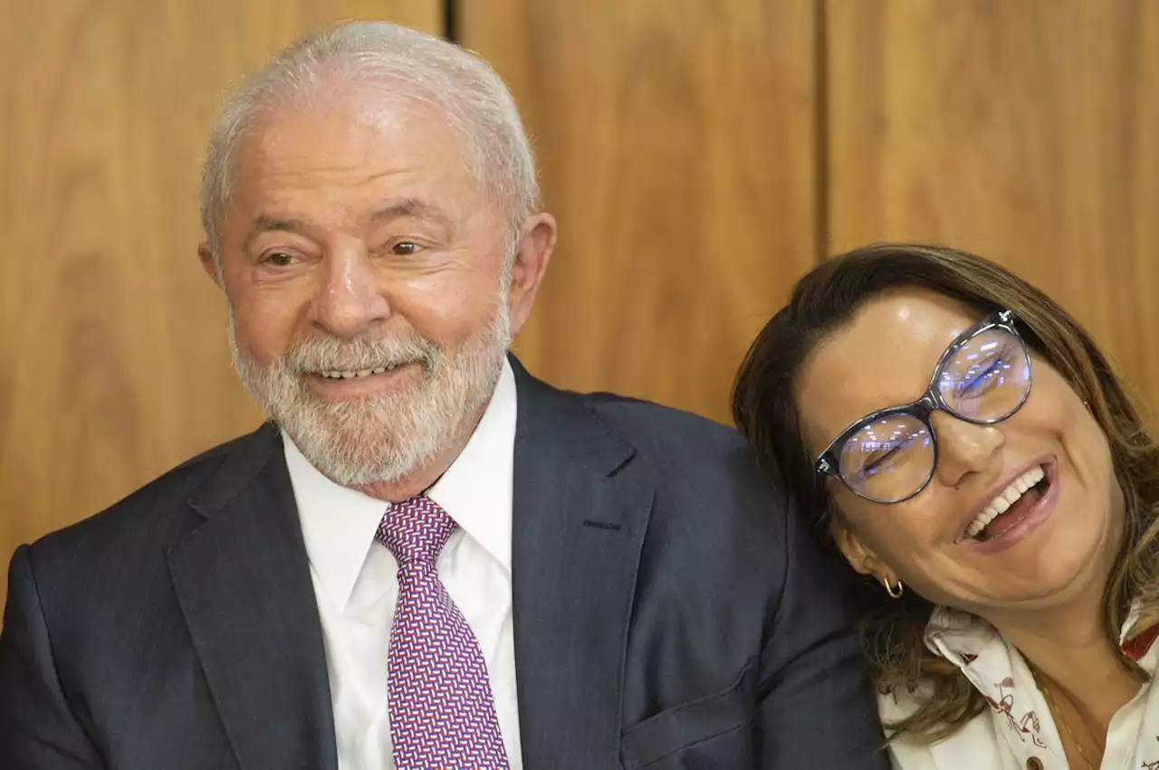 Lula adia viagem de comitiva ao RS e destaca Janja para representá-lo