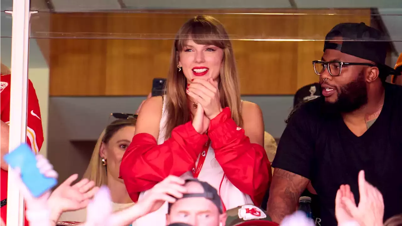 Travis Kelce Jersey Sales Spike by Nearly 400% After Taylor Swift Attends  Chiefs Game : r/popculturechat