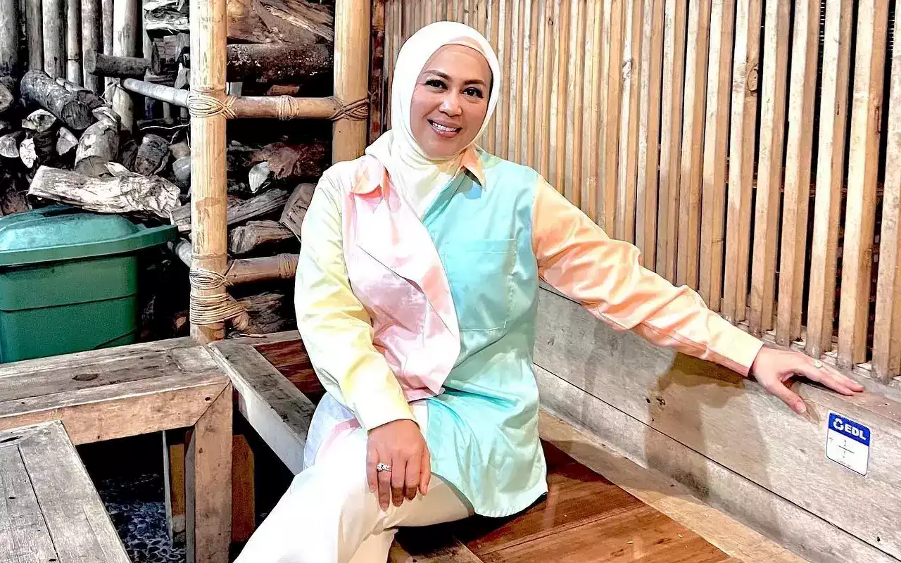 Istri Denny Cagur Makan di Warung Nyak Kopsah yang Dibela Farida Nurhan, Pesan Soal Adab Disorot