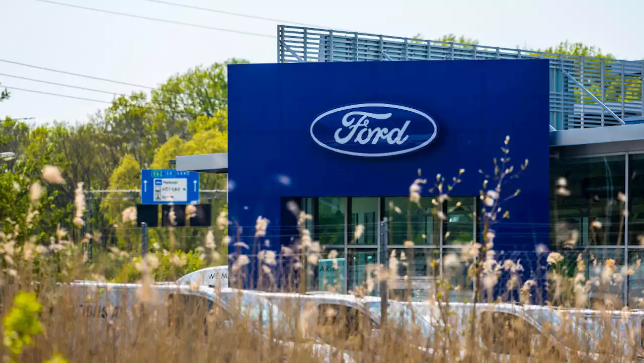 Ford pauses construction of EV battery plant amid UAW talks