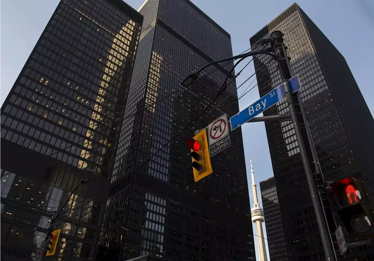 S&P/TSX composite down nearly 200 points, U.S. stock markets also tumble