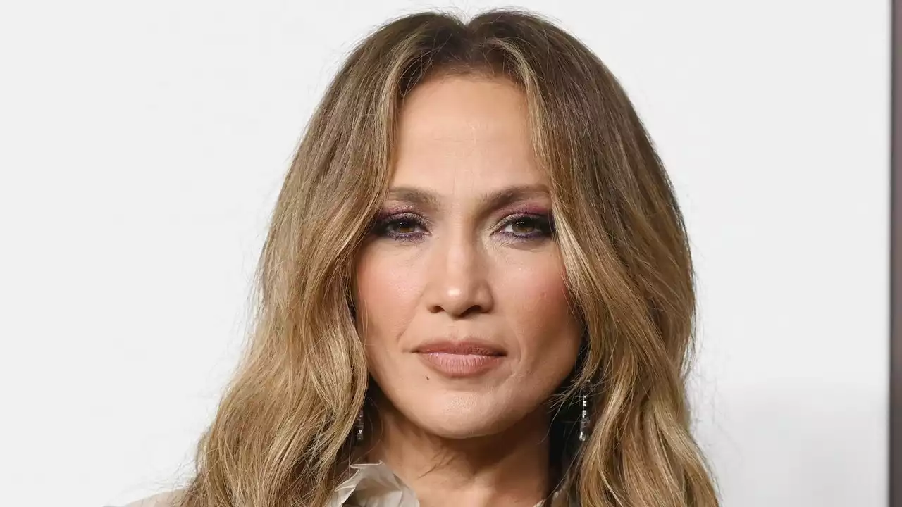 Jennifer Lopez’s 'Sweater Weather' Manicure Is Like Cashmere For Your Nails