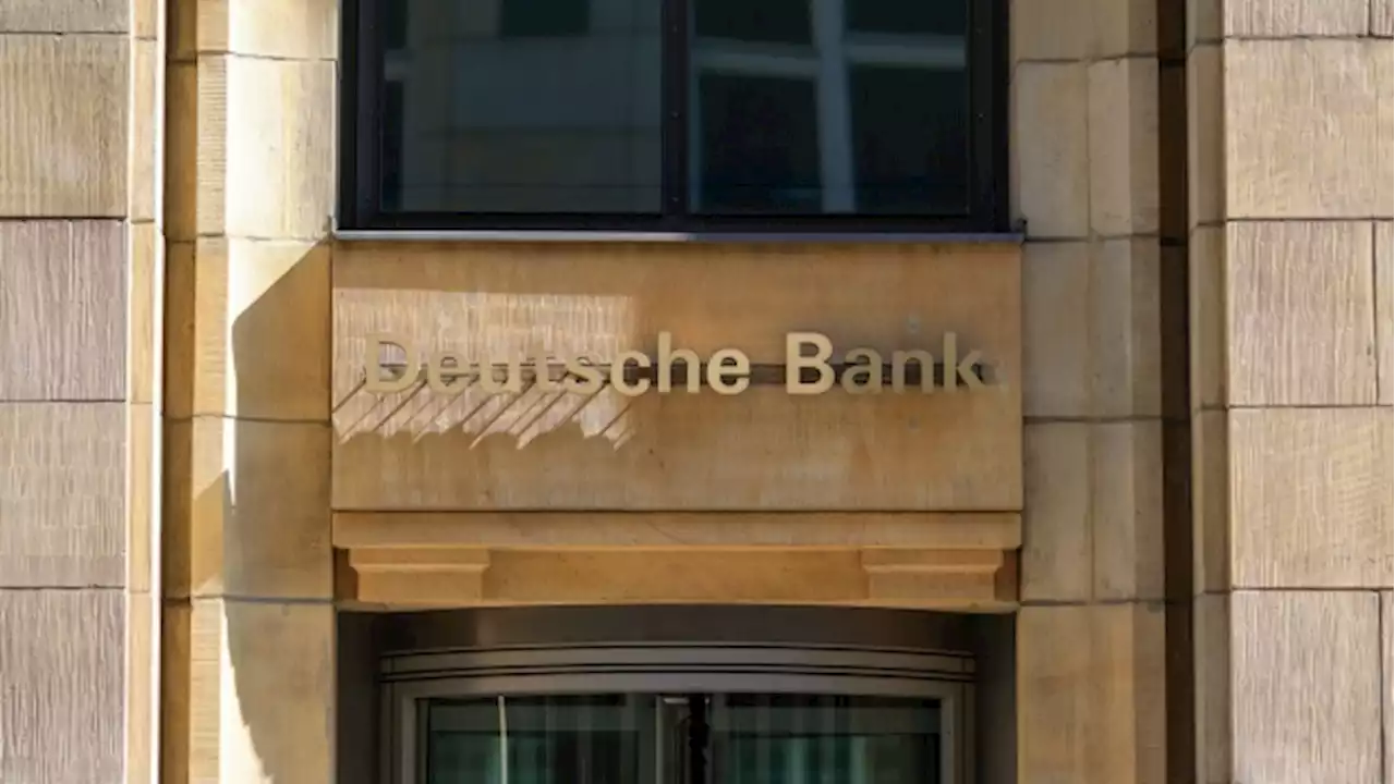 Deutsche Bank Taps 10 Credit Suisse Bankers for Mideast Wealth