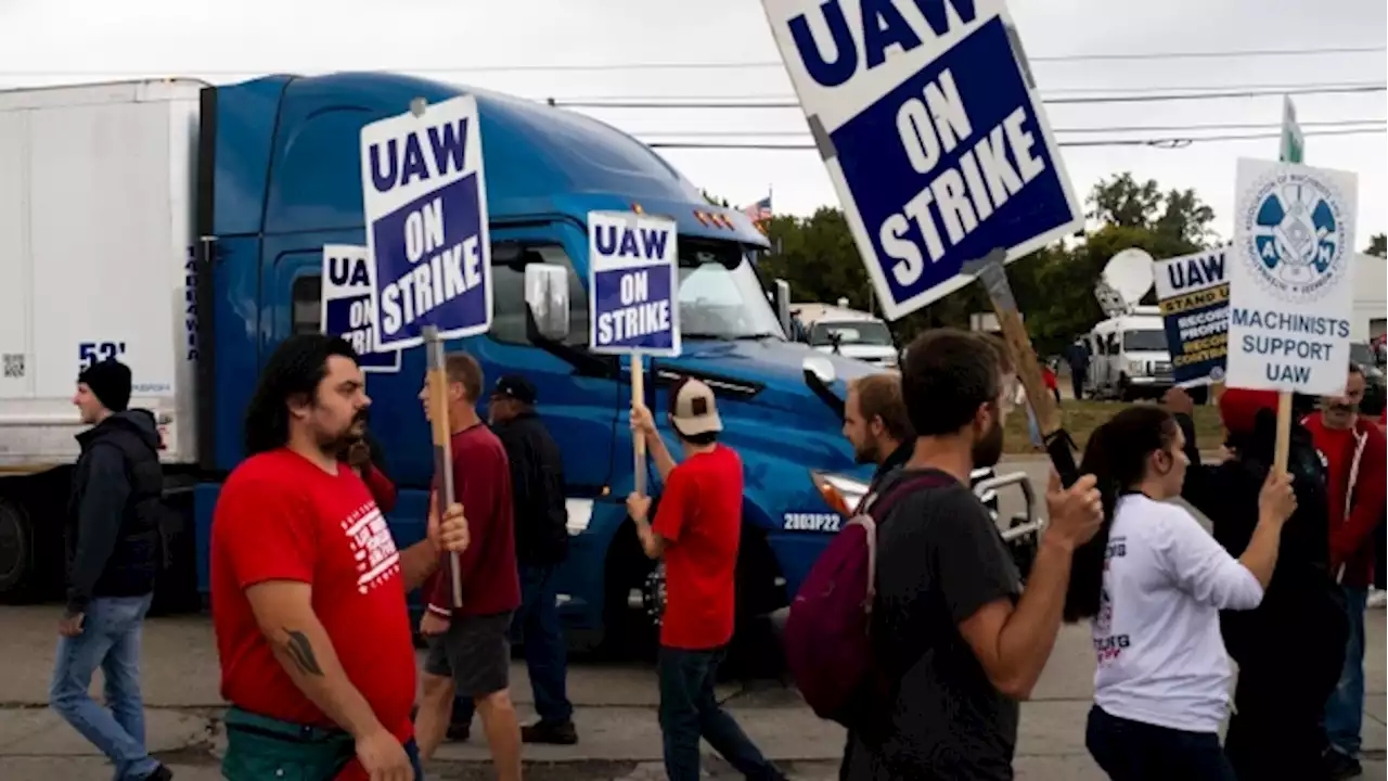 UAW Threatens to Strike More Auto Plants Friday If No Progress