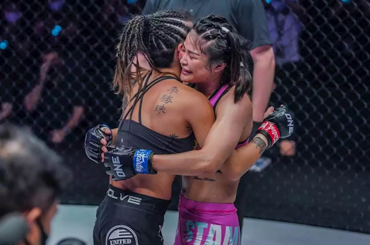 – Dua Seteru Lama Bertemu, Stamp Menangis Peluk Angela Lee