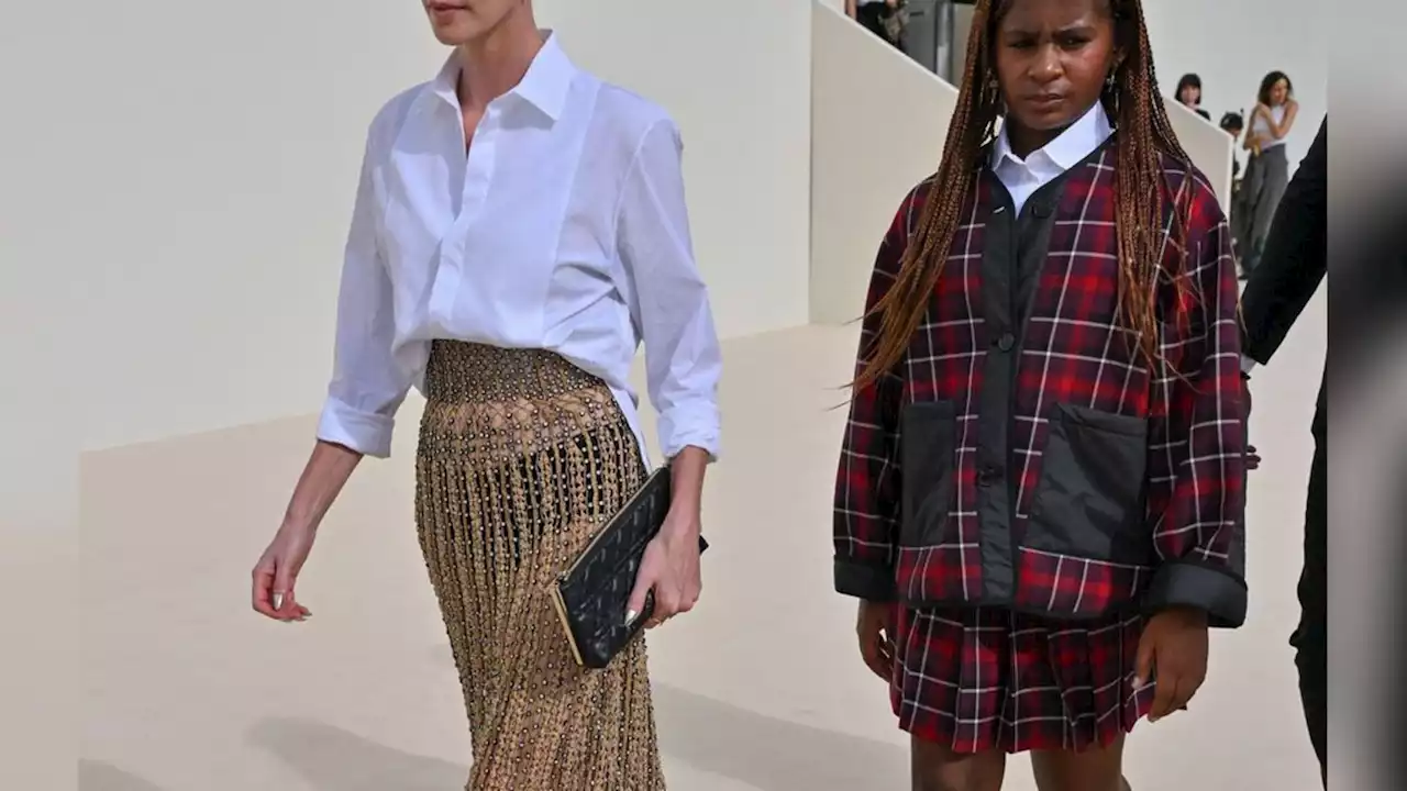 Sie bringt ihre elfjährige Tochter zur Dior-Show in Paris