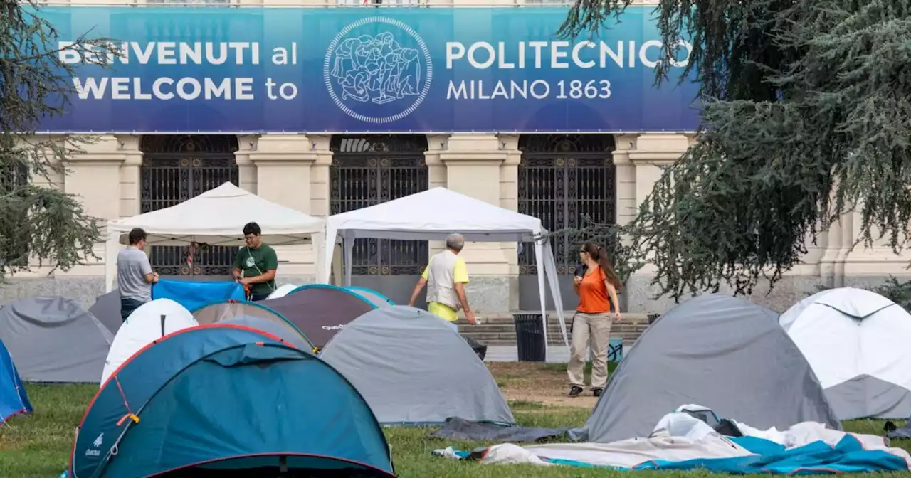 Studenti, sale la proteste per il caro affitti: tende a Venezia, Milano e Firenze