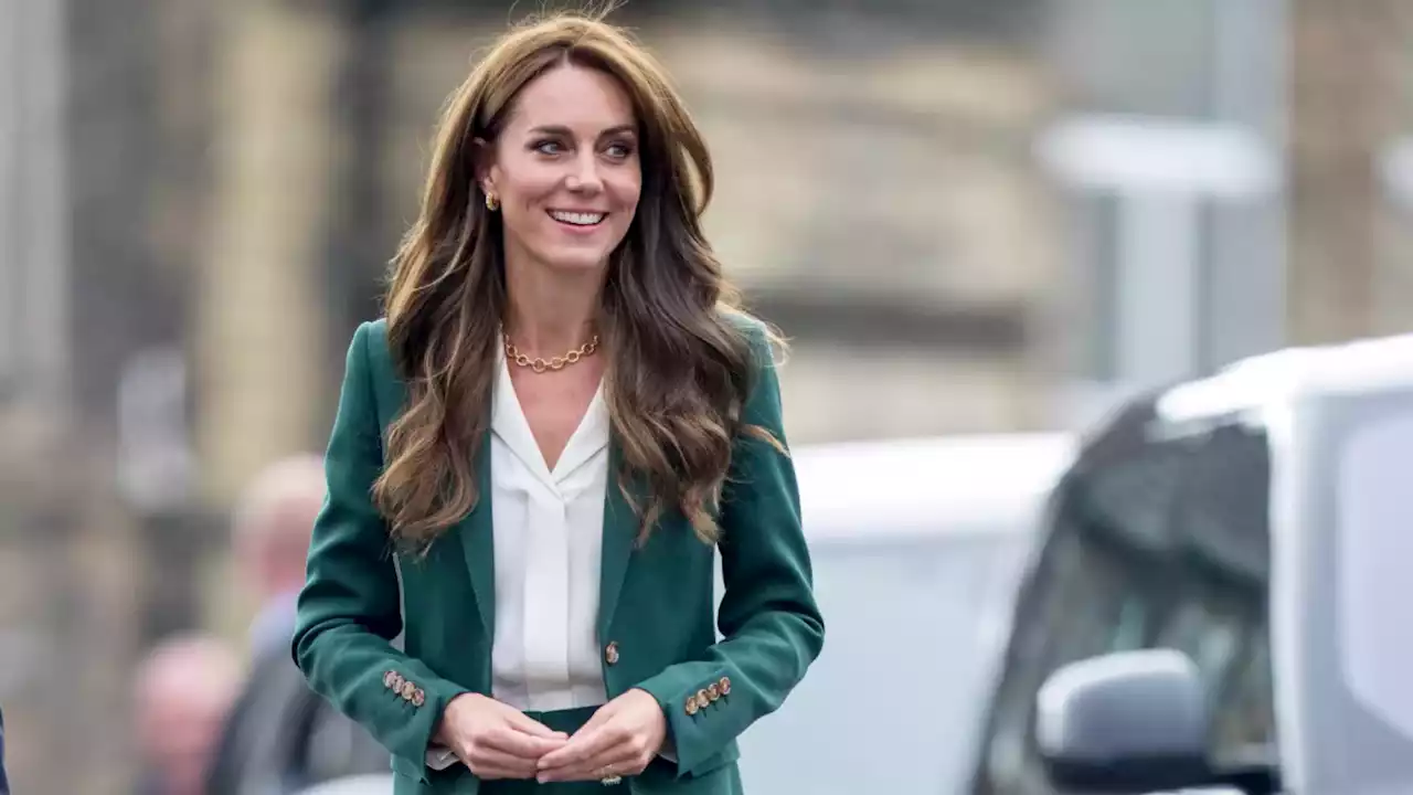 Kate Middleton, il power suit verde perfetto per l'ufficio