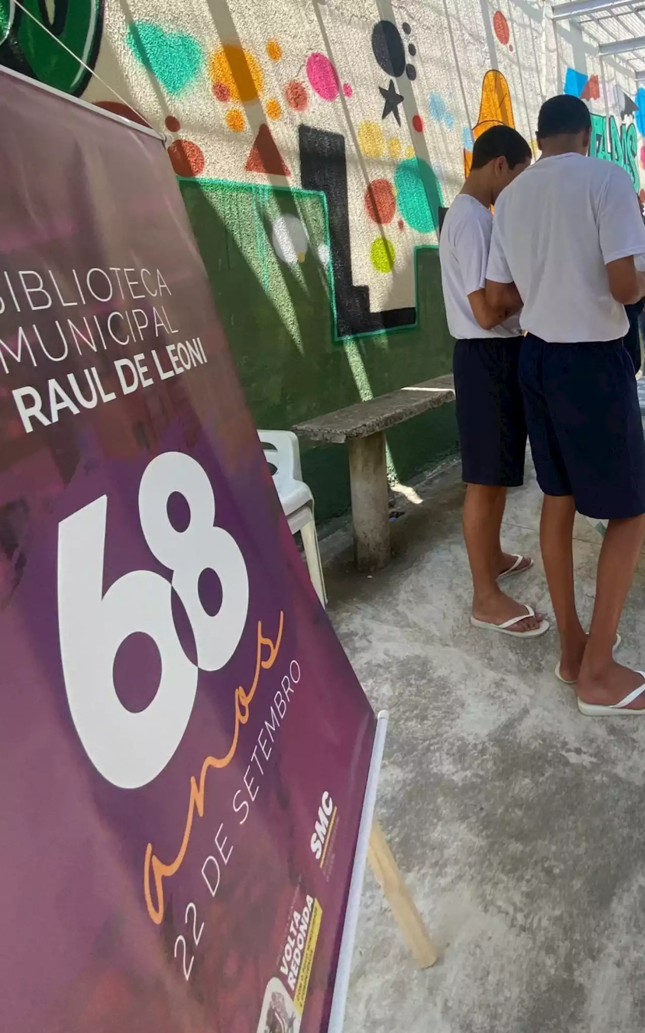 Secretaria de Cultura de Volta Redonda distribui livros para jovens no Degase | Volta Redonda