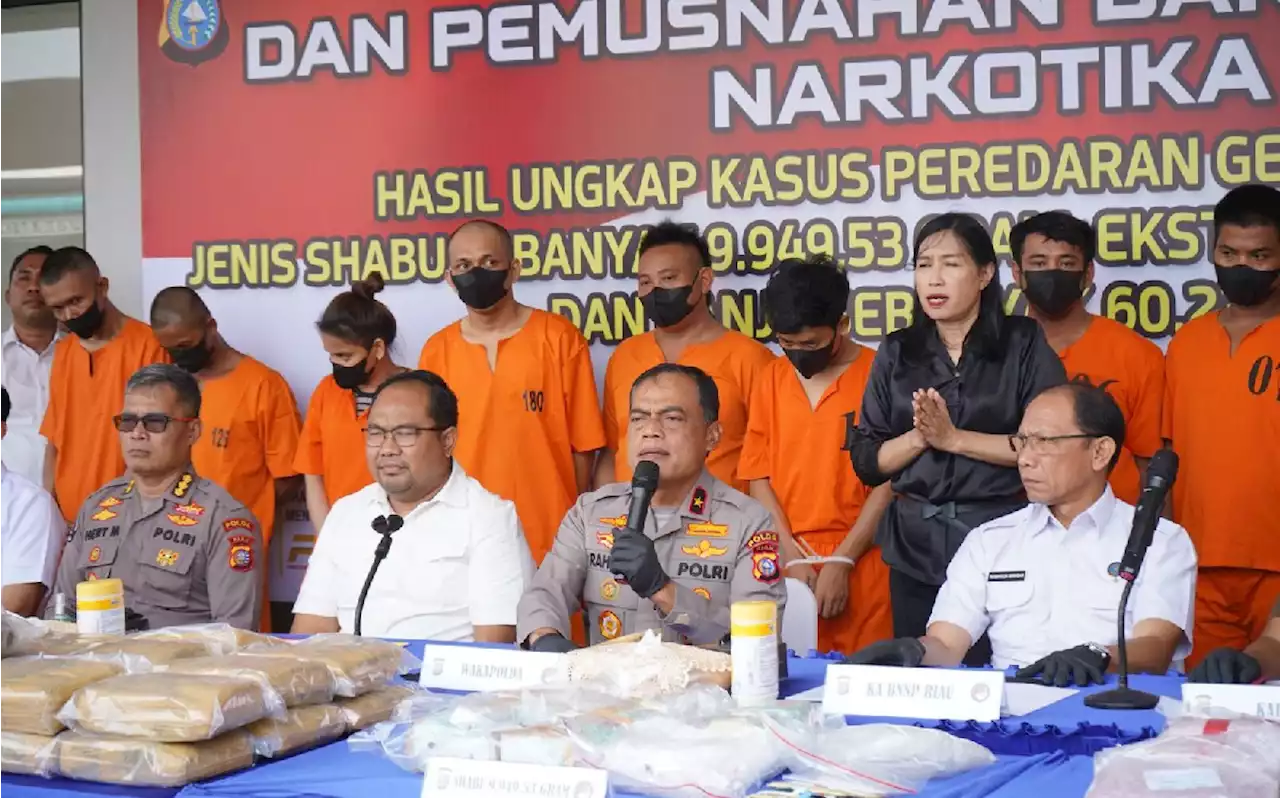 Polda Riau Sita Sabu-sabu dan Ekstasi Dalam Jumlah Fantastis, 16 Tersangka Ditangkap